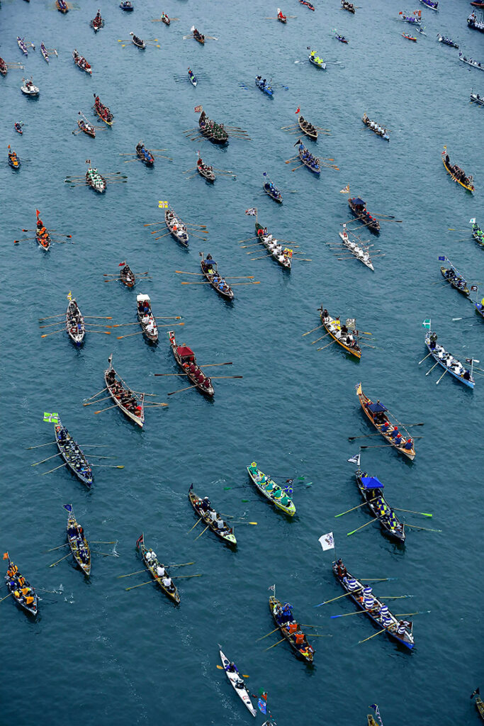 Flushing and Mylor Pilot Gig Club at London River Race September 2024 with Harbour House Flushing sponsored tshirts